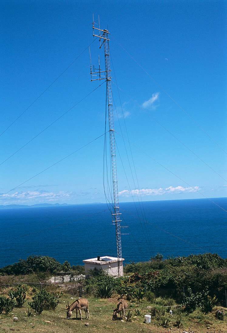 Seismology radio mast