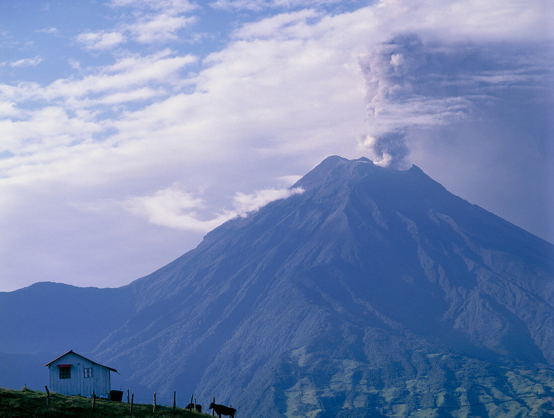 Tunguragua volcano