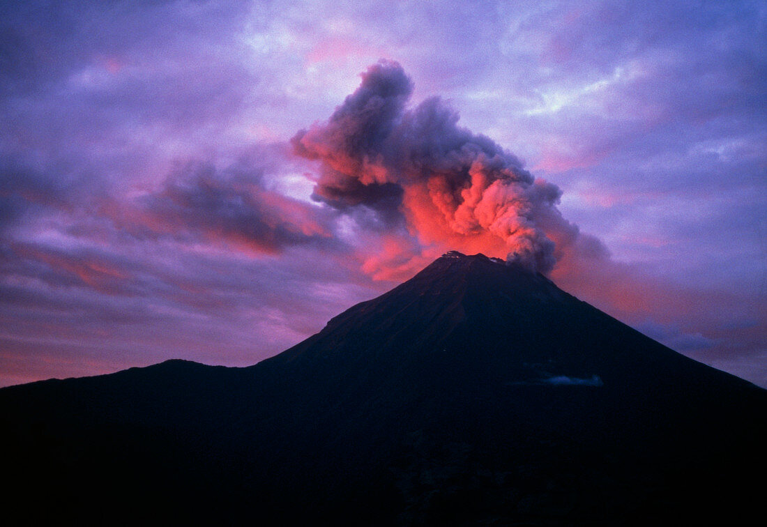 Tunguragua volcano