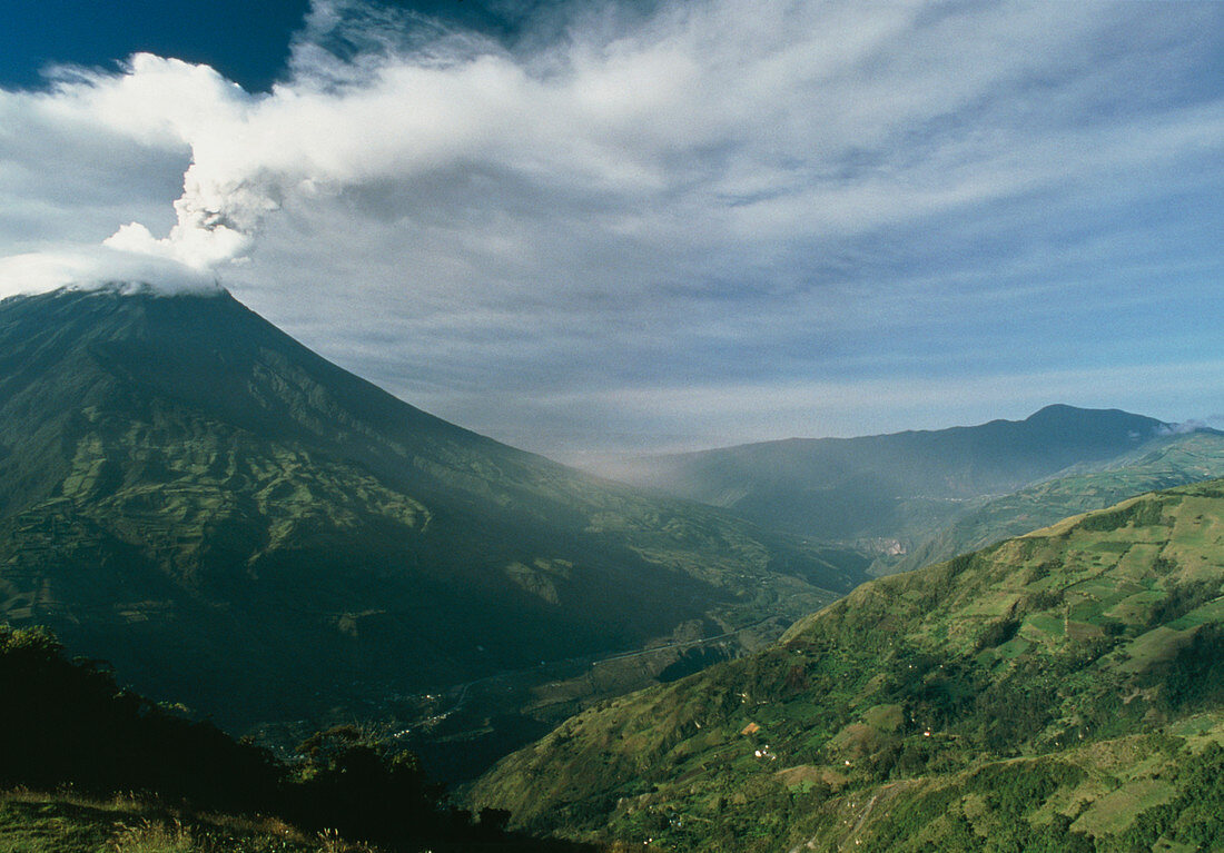 Tunguragua volcano