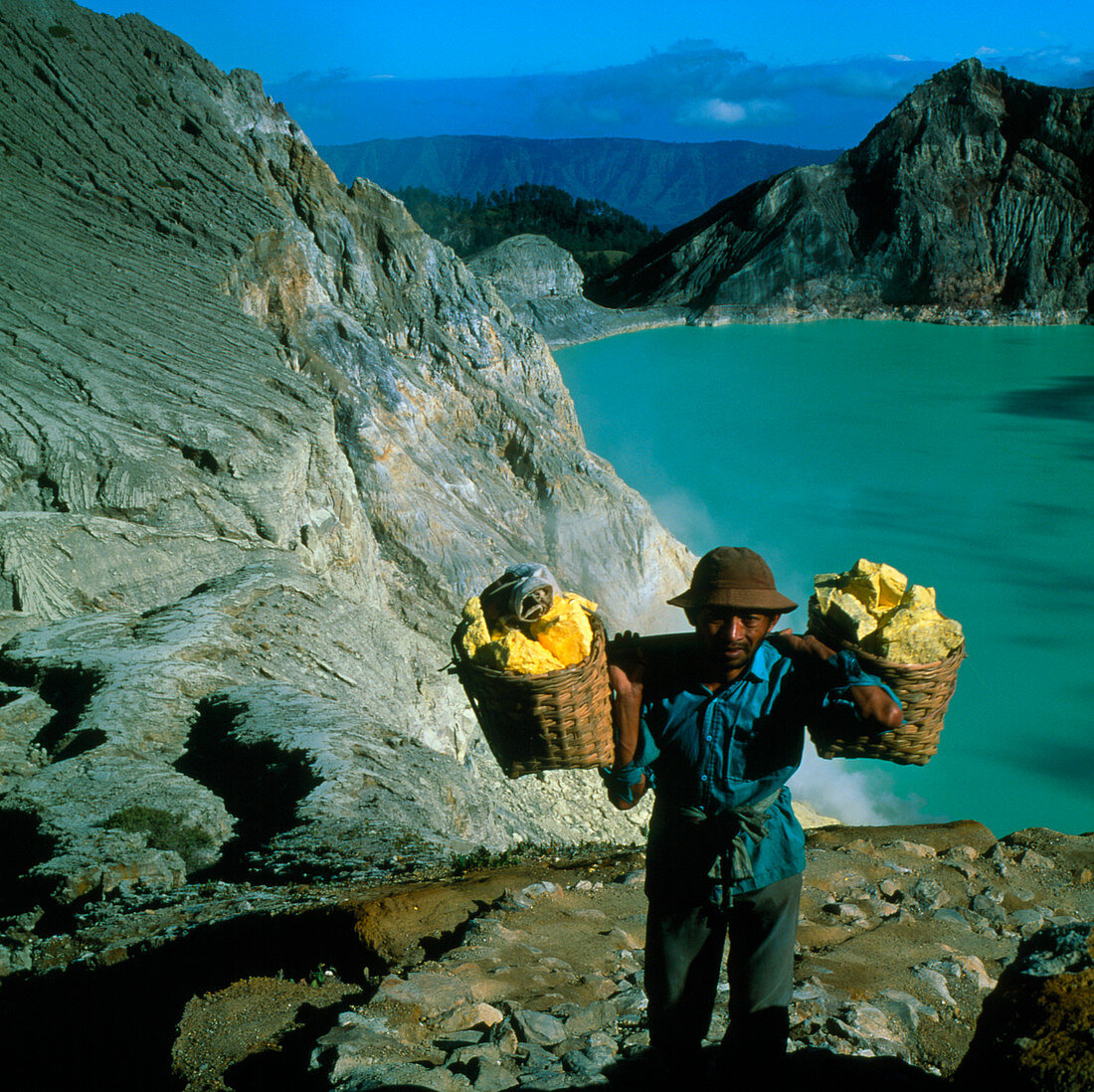 Volcanic sulphur mining