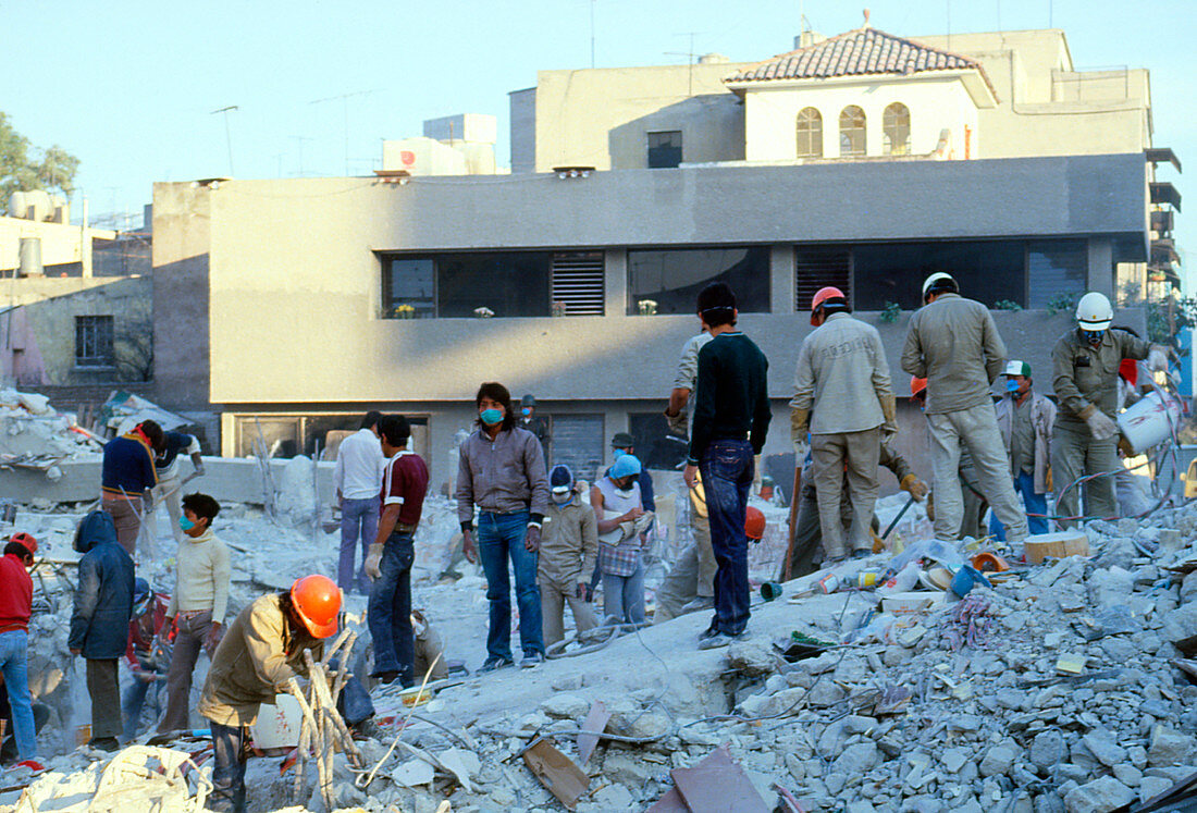 Mexican earthquake: rescue workers sifting rubble