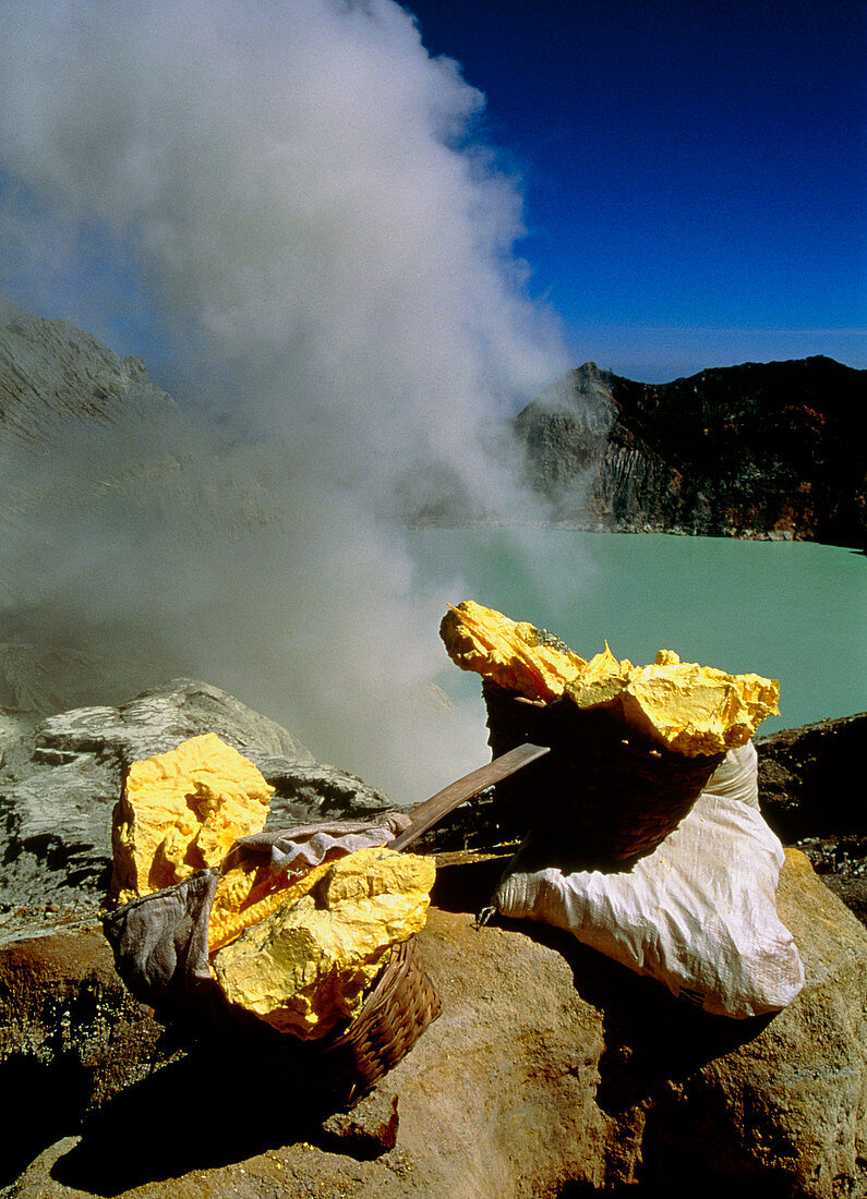 Volcanic sulphur mining