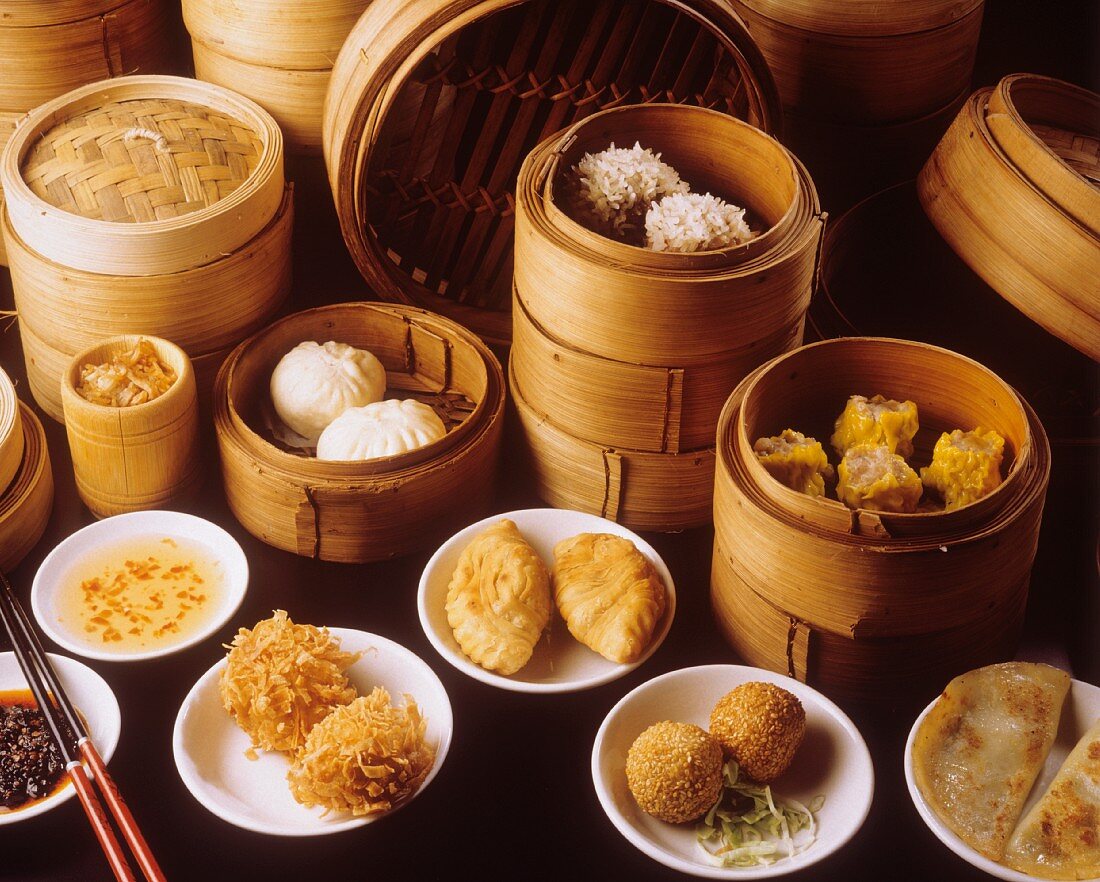 Various Chinese pasties & dumplings with steaming baskets