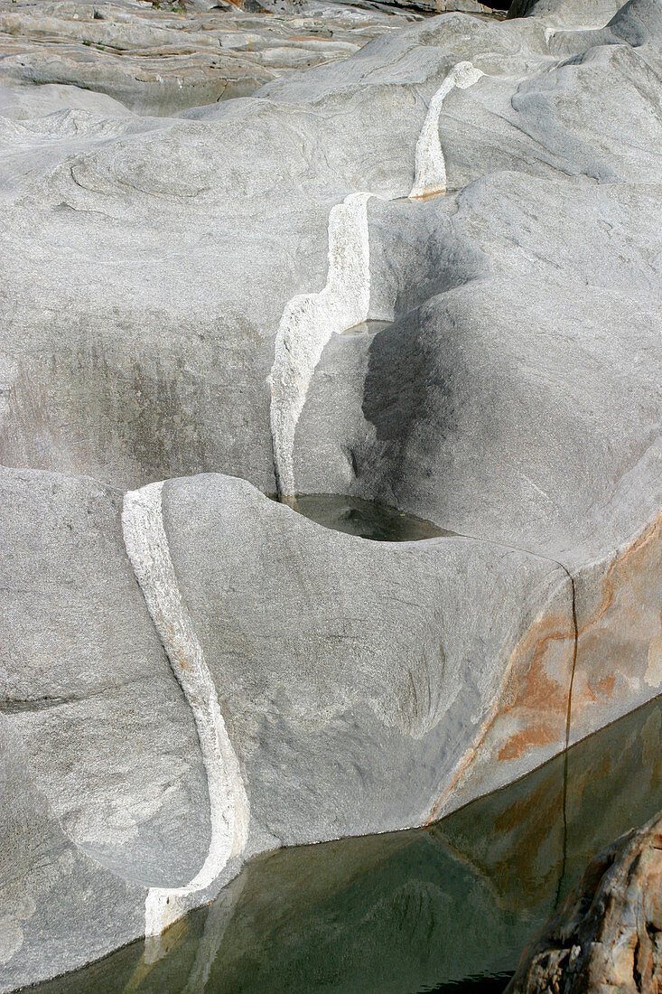 Pegmatite intrusion into gneiss rock