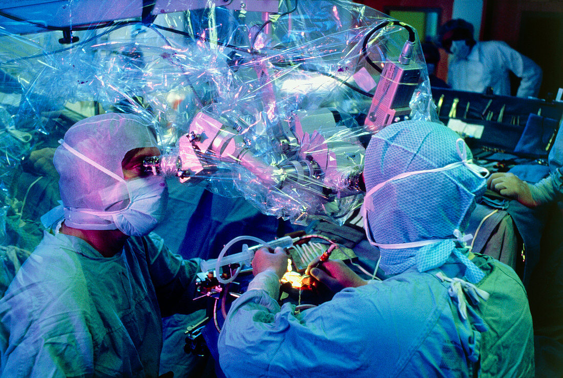 Surgeons using an operating microscope