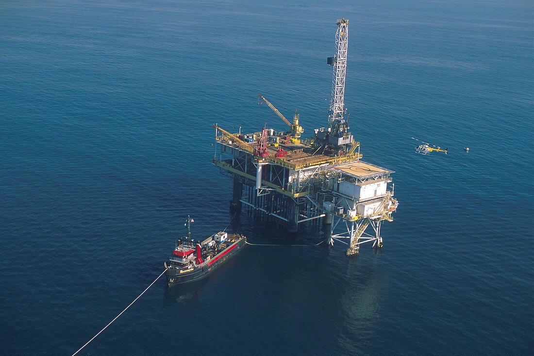 Helicopter landing on oil rig