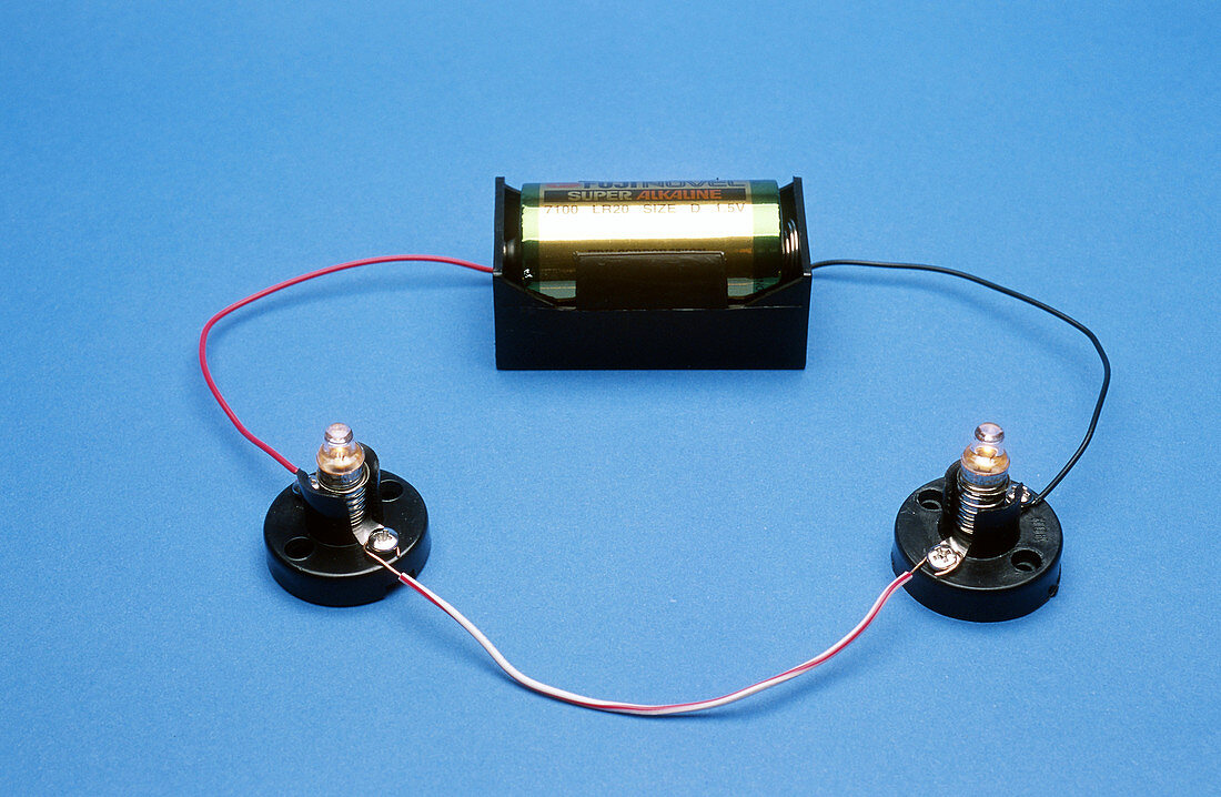 Battery and lamps show series circuit