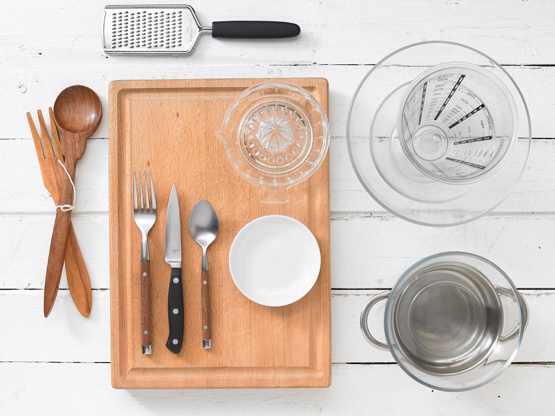 Kitchen utensils for making fruit salad – License Images – 12082657 ❘  StockFood