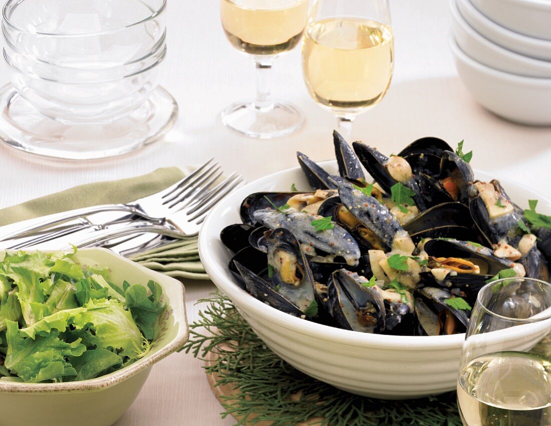 Mussels in cider with coarse mustard