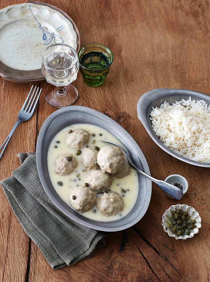 Königsberger Klopse (meatballs in white sauce with capers), rice