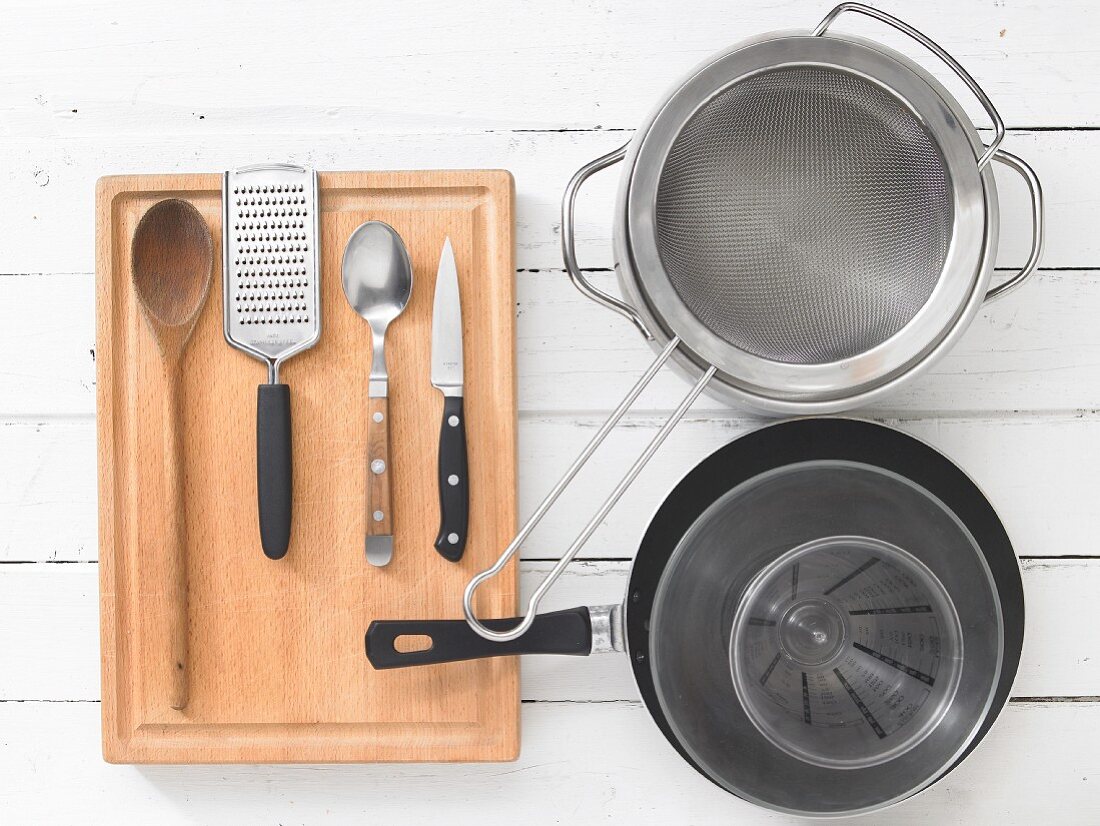 Utensils for making spaghetti dishes