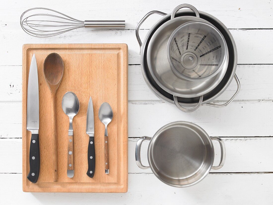 Kitchen utensils for preparing eggs