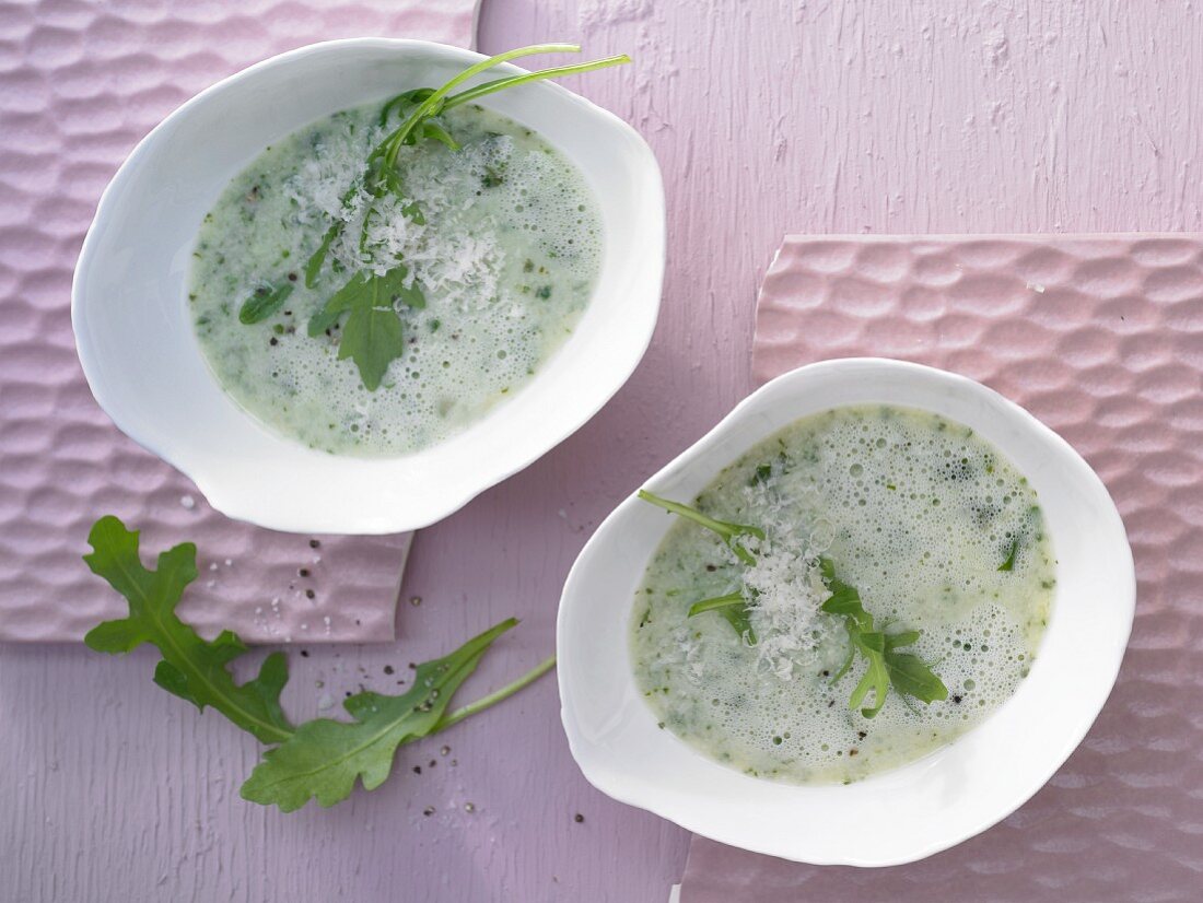 Rucola-Cremesuppe mit Parmesan