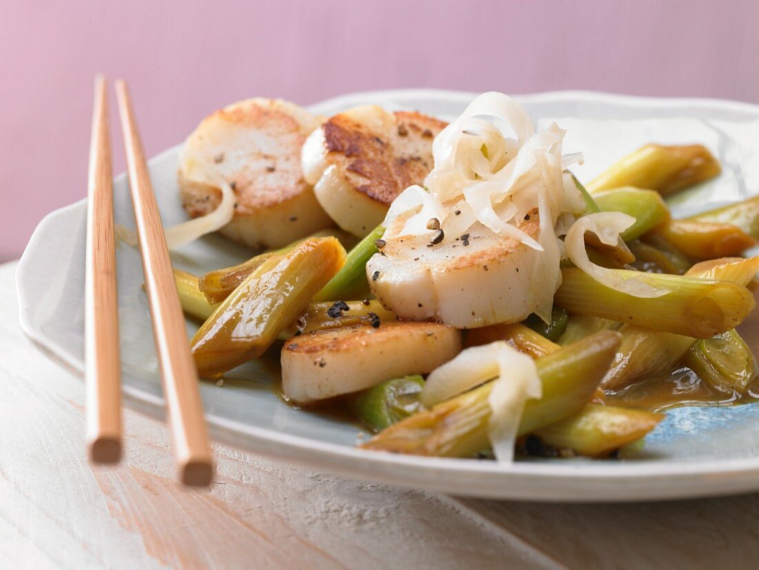 Pan-fried scallops with lemon and ginger