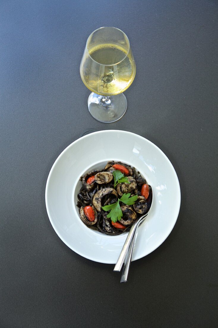 Linguini al Nero with white wine (Italy)