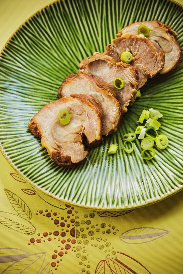 Chashu (geschmortes Schweinefleisch, Japan) als Topping für Ramen-Suppe