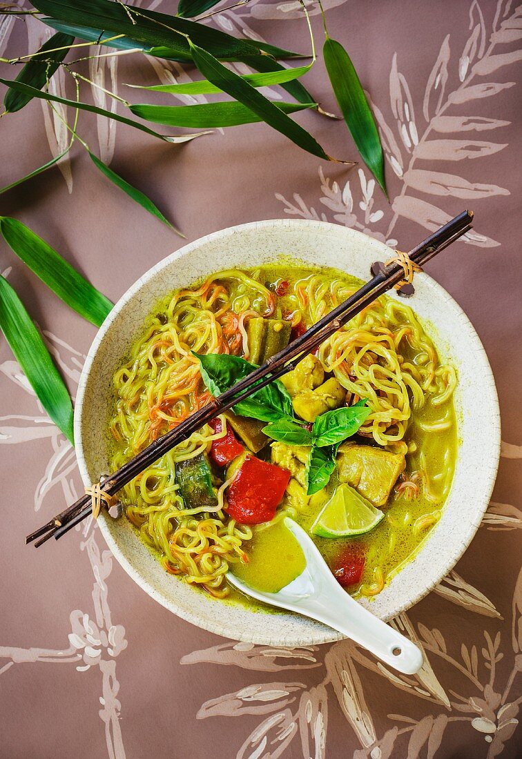 Geng Gari Gai (Thai ramen noodles with yellow chicken curry)