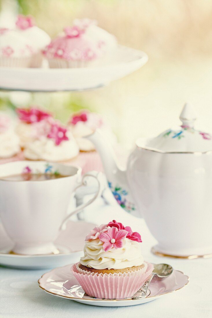 Afternoon Tea mit festlichem Cupcake