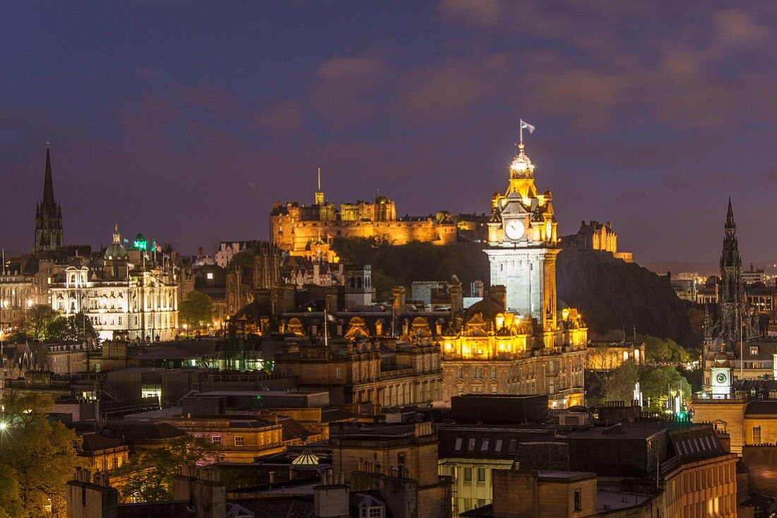 Blick auf Castle und Scotland Monument v.l. vom Calton Hill gesehen, Glasgow, Schottland