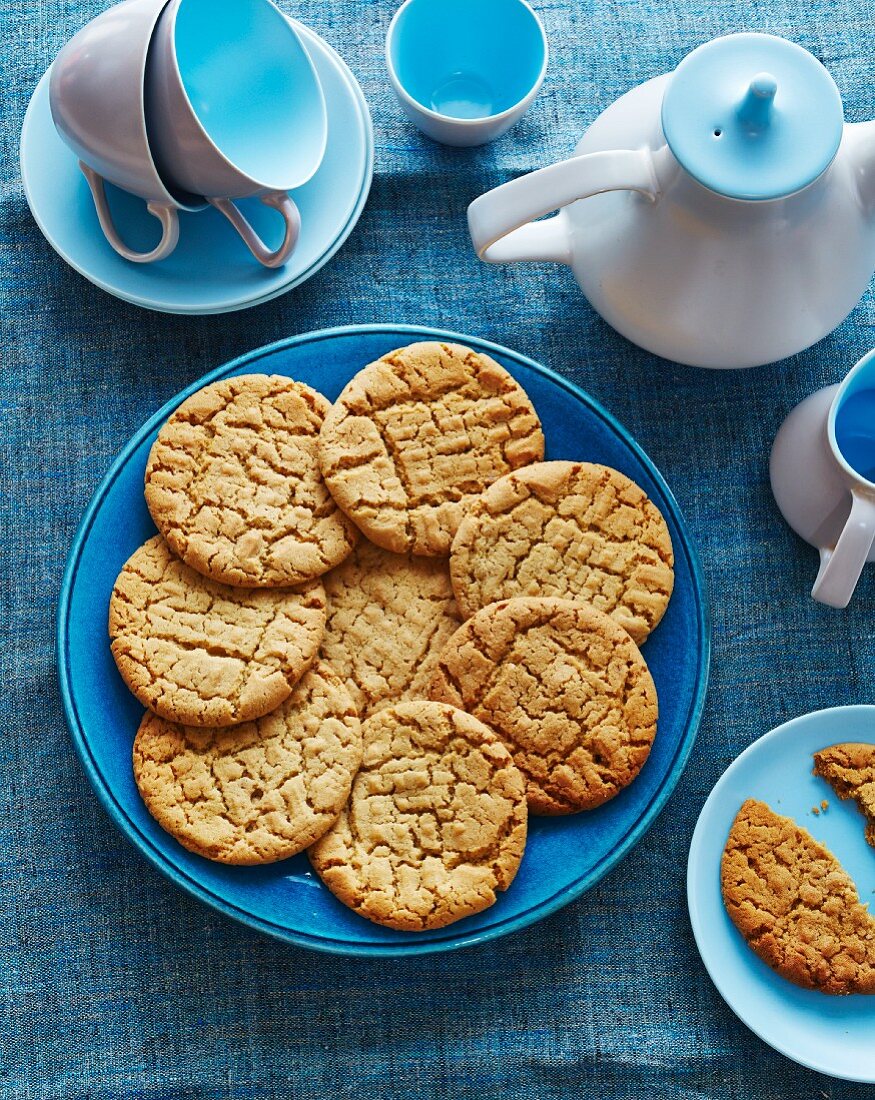Peanut butter biscuits on a blue plate