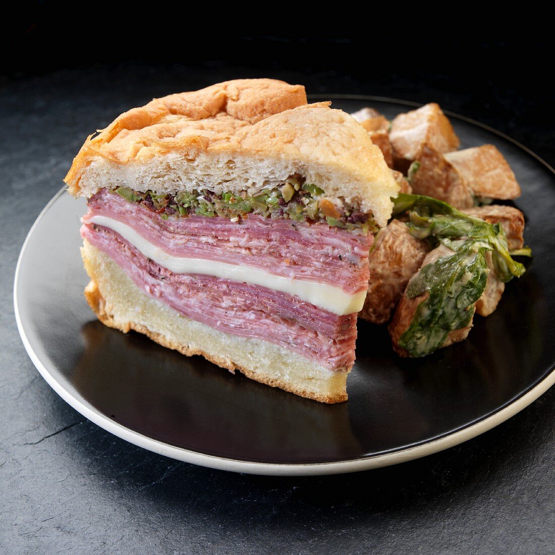 Muffalata-Sandwich mit Oliven-Tapenade