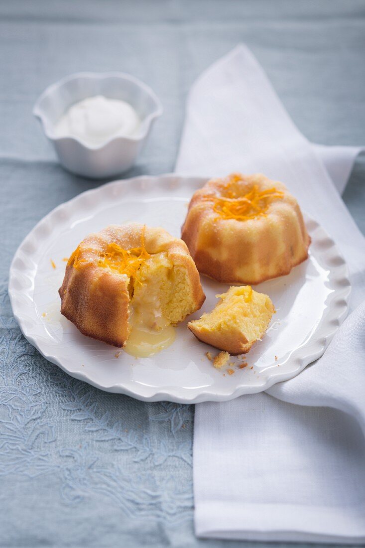 Mini orange cakes with Cointreau