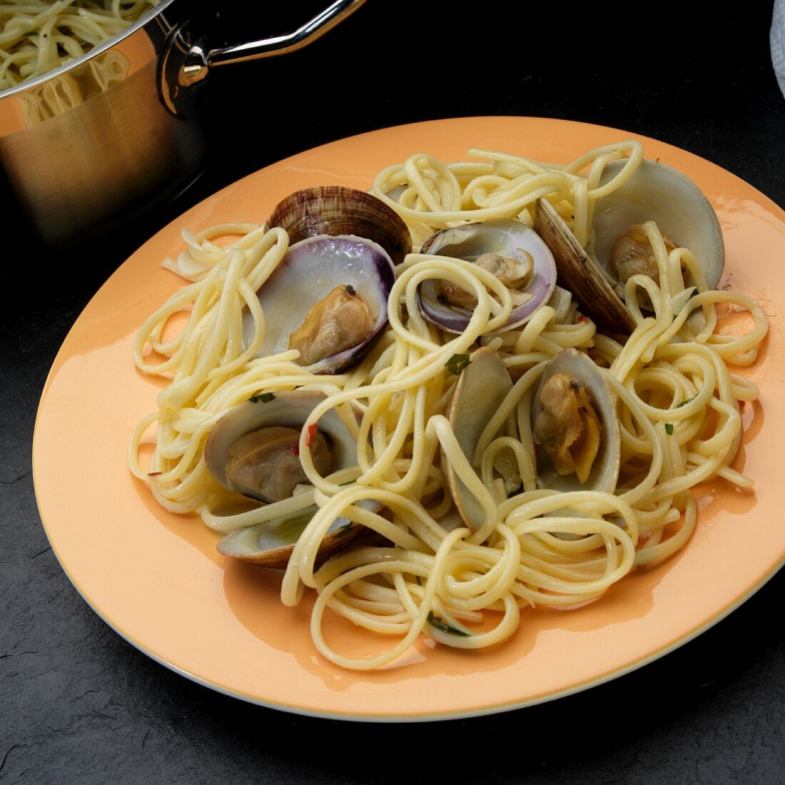 Little neck clams with spaghetti