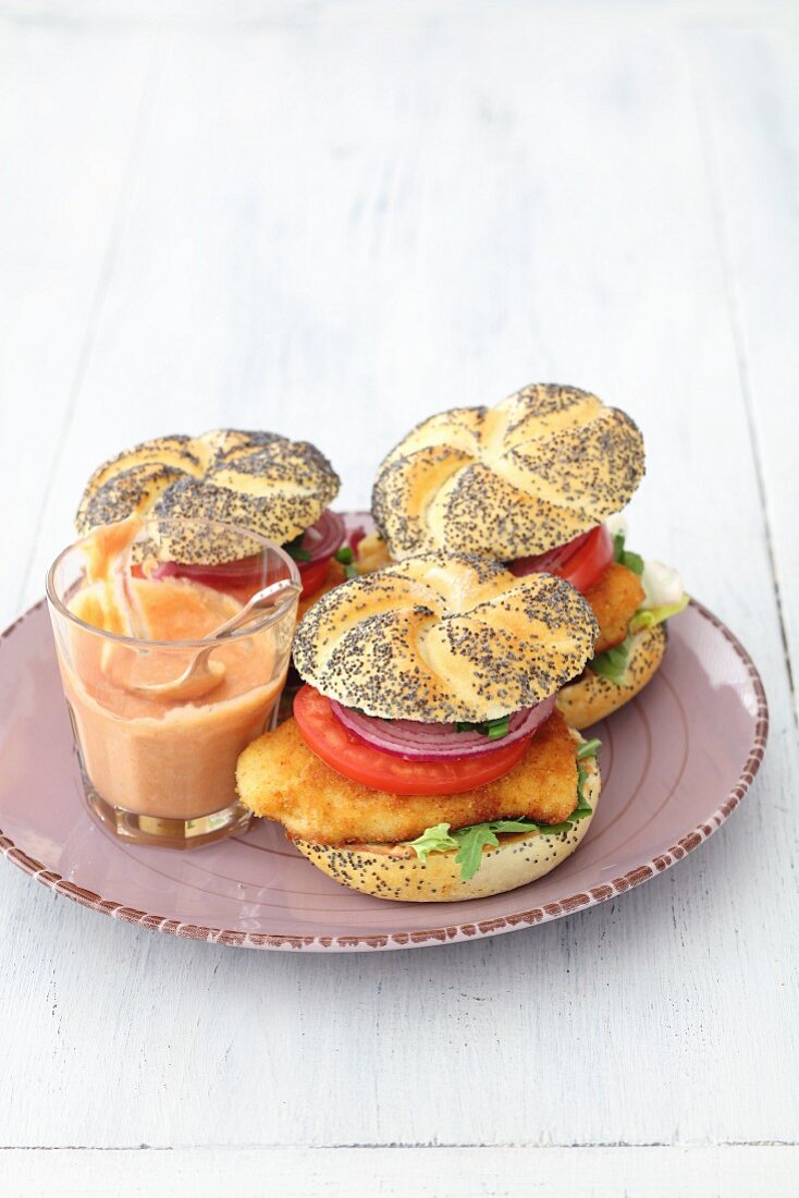 Chicken burgers with tomato and onion