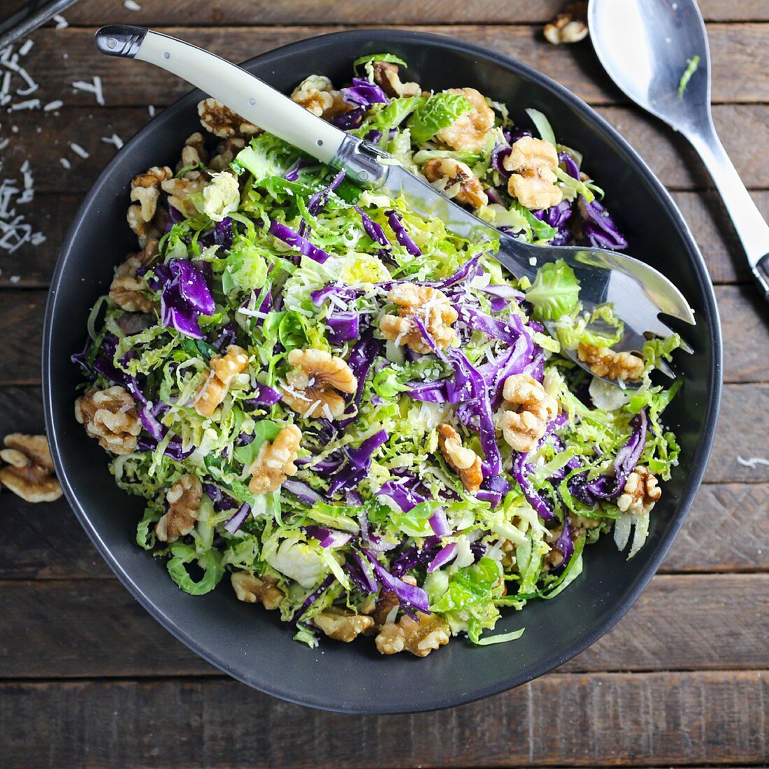 Cabbage salad with walnuts