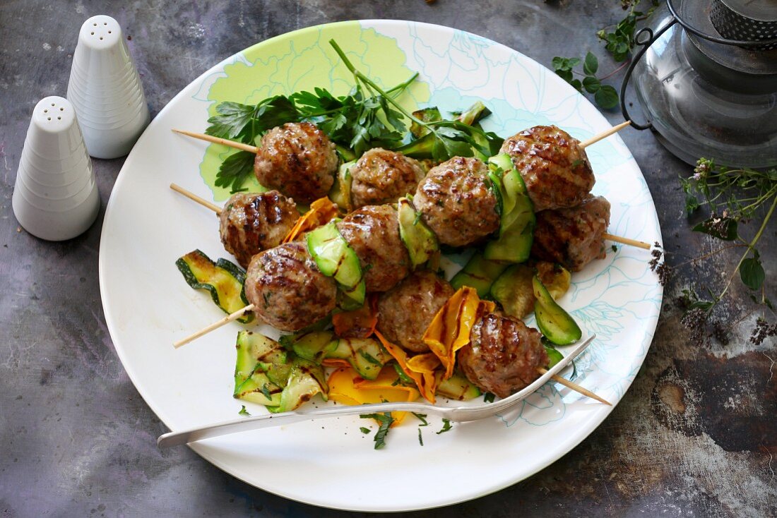 Minced beef skewers with courgette