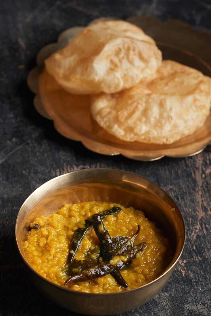 Lentil curry with flatbread