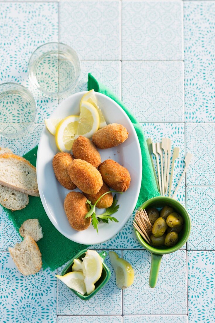 Poultry croquettes with green olives