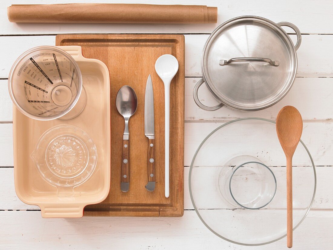 Kitchen utensils for a millet bake