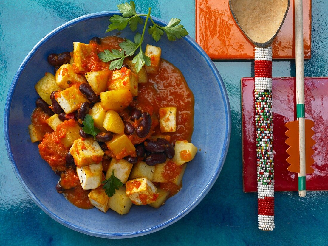 Pan-fried potatoes with tofu and kidney beans