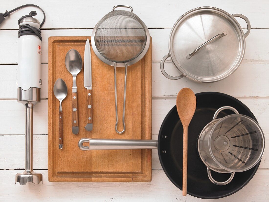 Kitchen utensils for preparing pan-fried potato dishes