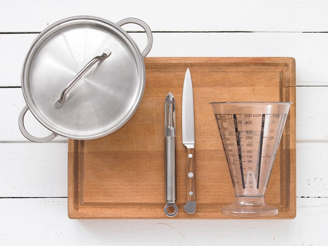 Kitchen utensils for preparing vegetable stew
