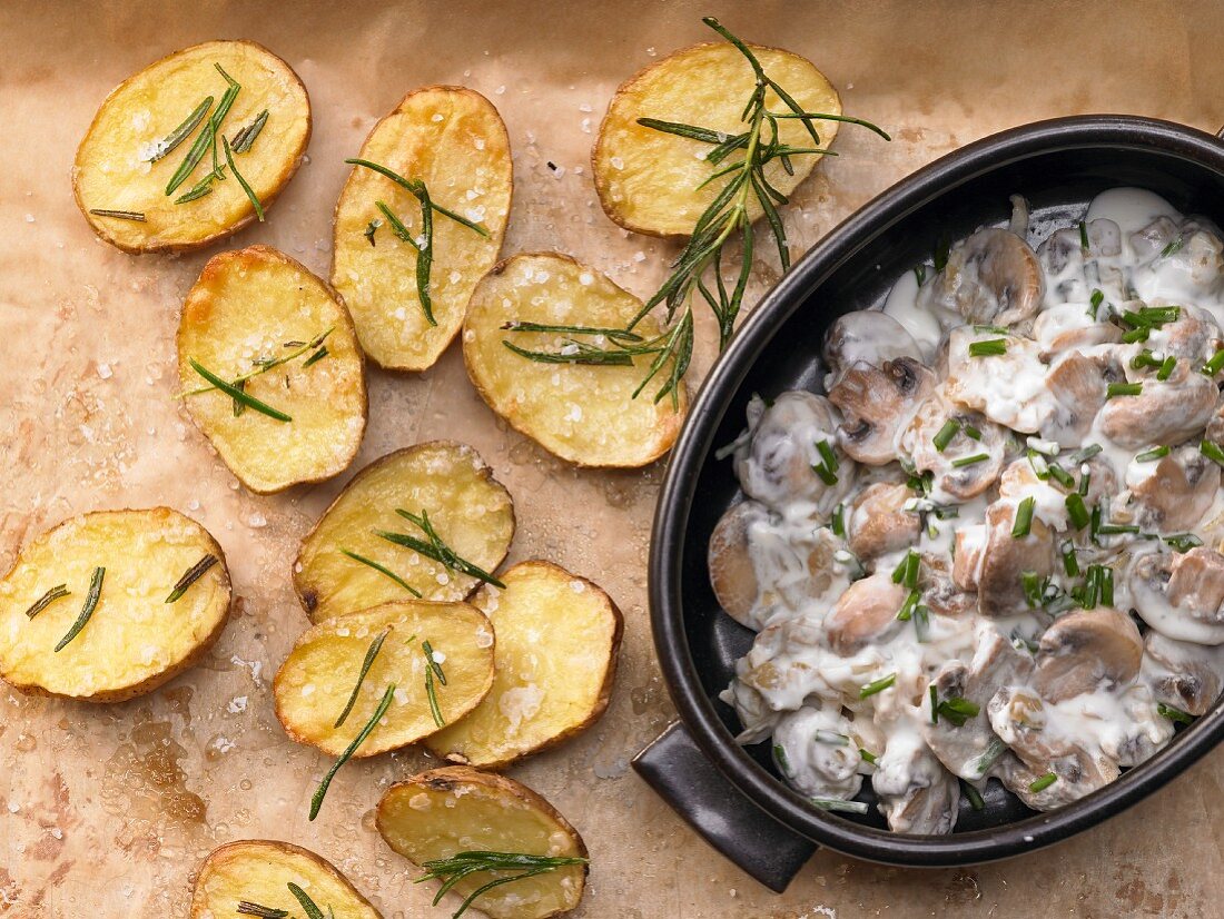 Gebackene Rosmarinkartoffeln mit Champignons