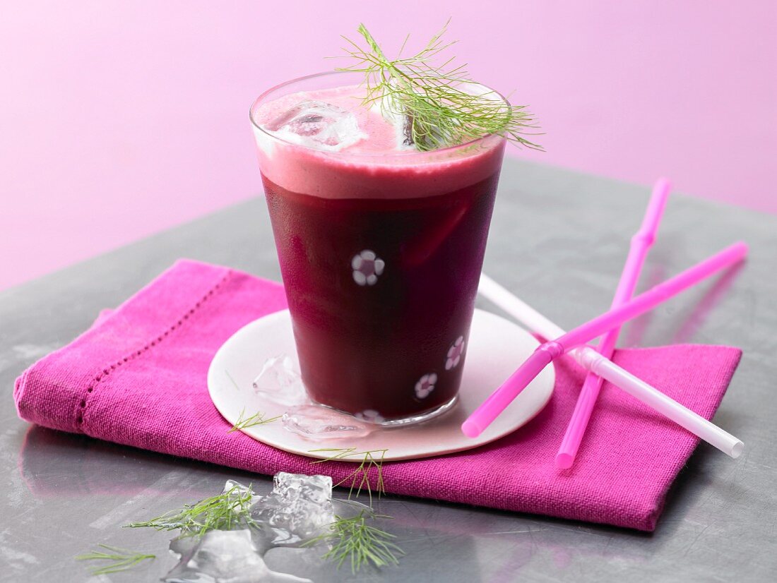 Beetroot drink with carrot and fennel