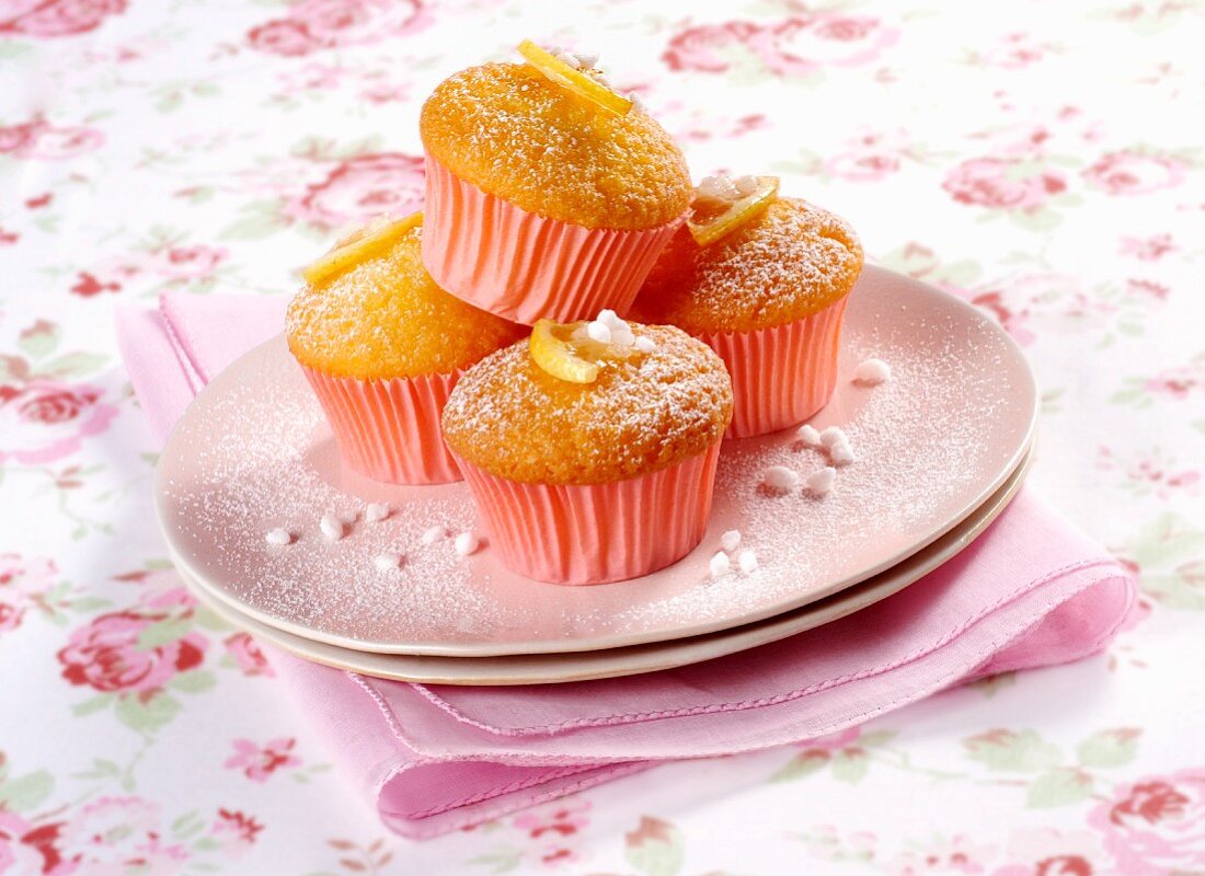 Lemon and vanilla cupcakes with sugar