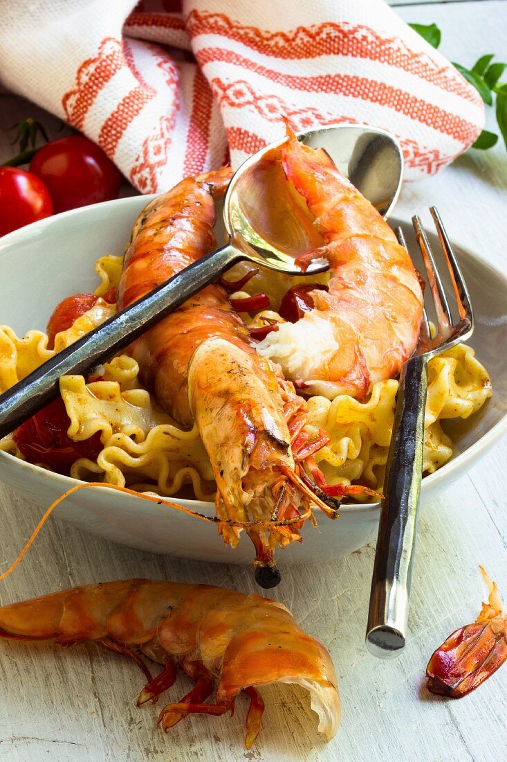 King prawns with pasta