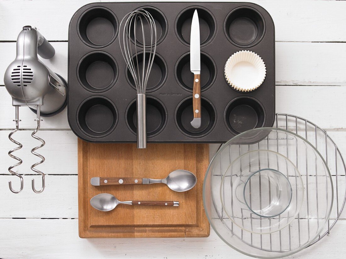 Kitchen utensils for muffins