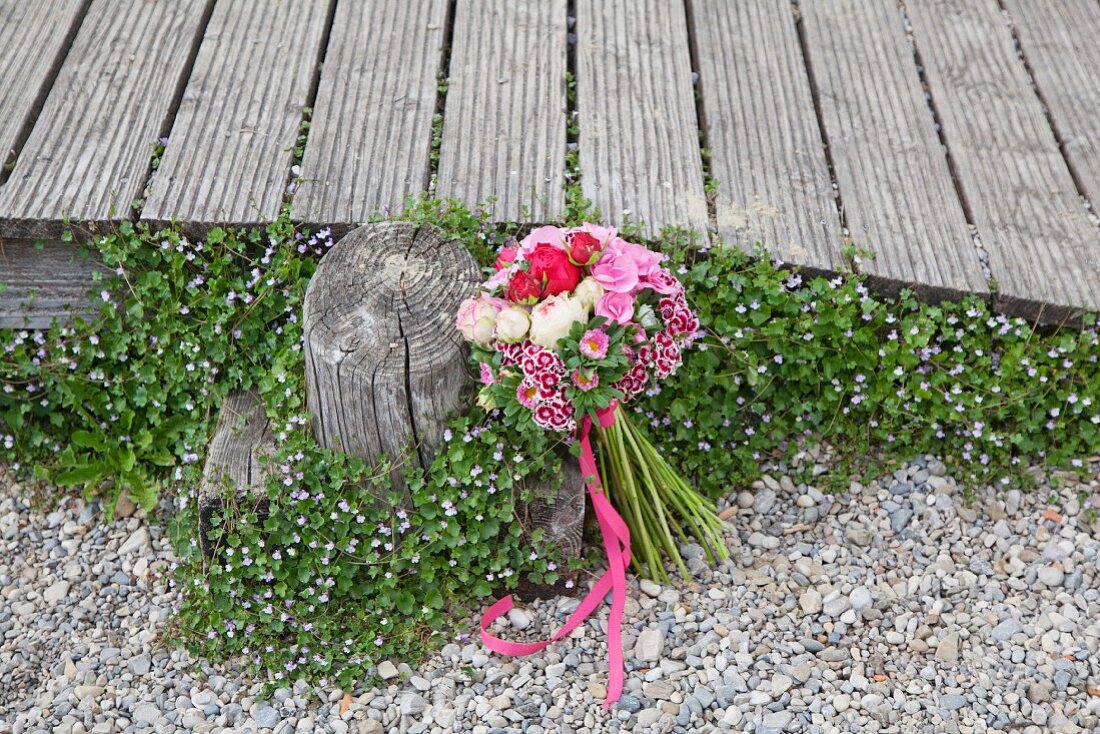 Bouquet mit Bartnelken, Rosen, Astern und Hortensien