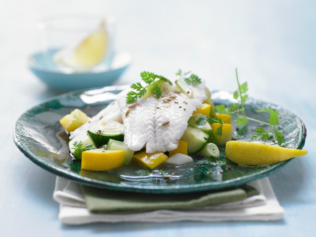 Zanderfilet auf Zucchinigemüse mit Kerbel und Gewürzfenchel