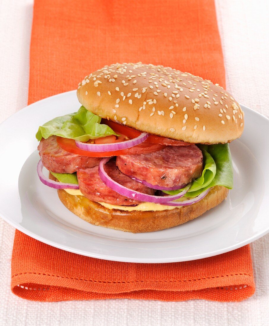 Hamburger mit Cotechino und Zwiebeln