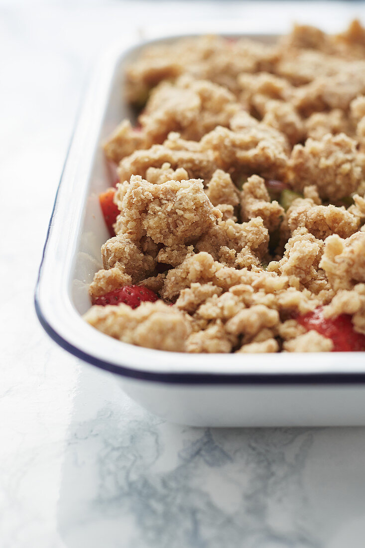 Strawberry and rhubarb crumble