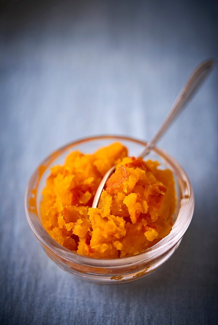 Hokkaido purée in a glass bowl