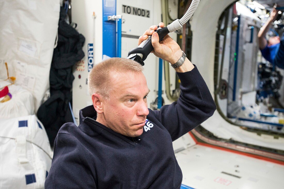 Astronaut haircut,ISS Expedition 46
