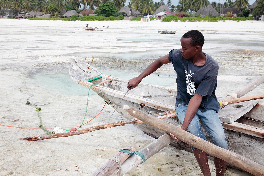 Building a ngalawa boat,Zanzibar