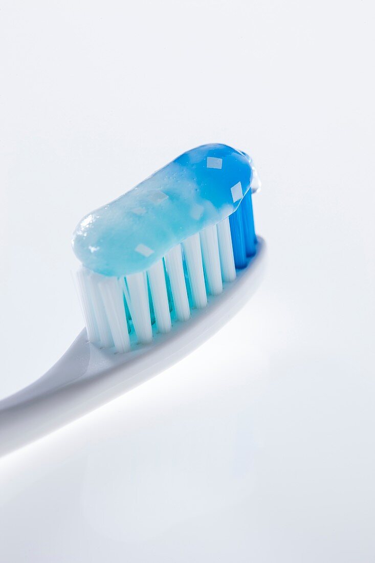 Toothpaste containing microbeads